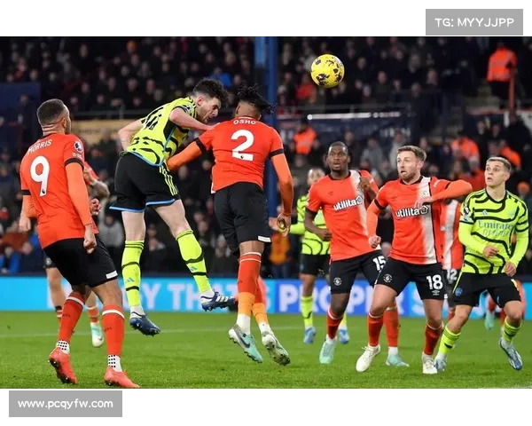 英超联赛足球图片